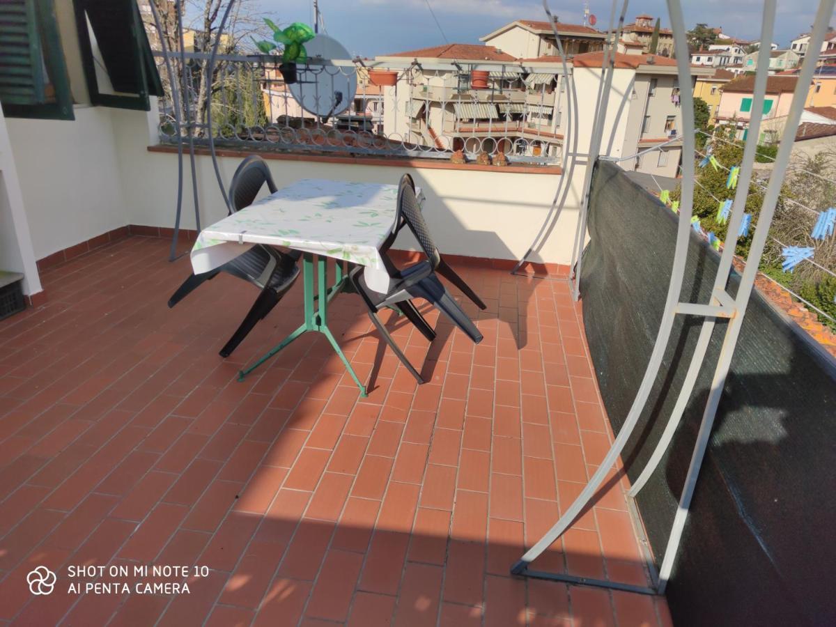 Appartamento in centro con terrazza panoramica Cavriglia Esterno foto